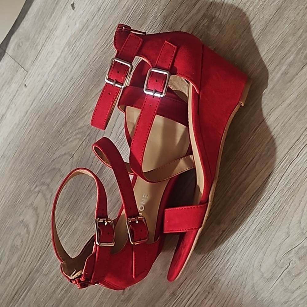 ✨️❤️Beautiful Sun + Stone Red Buckle & Zip Back Wedge Heels Size 5.5 - Picture 10 of 16